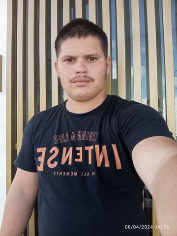 Sou Galego tenho 25 anos solteiro e vaqueiro estou de agem por aqui em João Pessoa pegada firme 19cm..